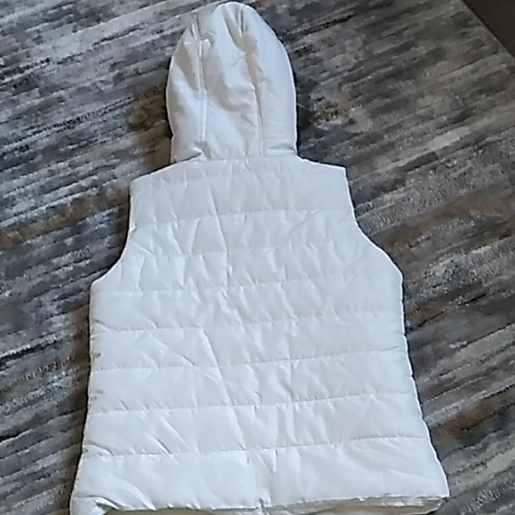 Forever Flower Womens White Puffer Vest - Picture 6 of 7